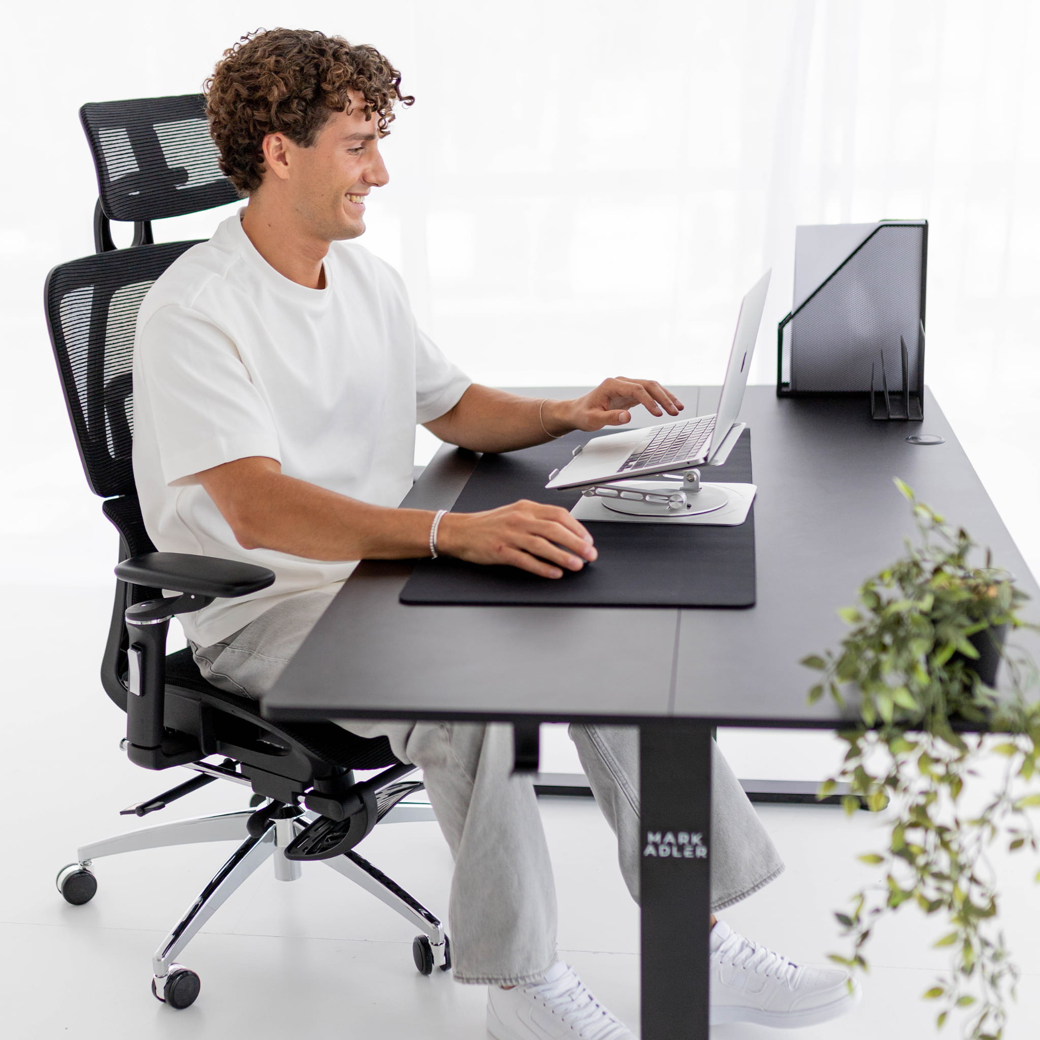 Mark Adler Leader 7.6 Black elektrisch verstelbaar bureau, 160 cm