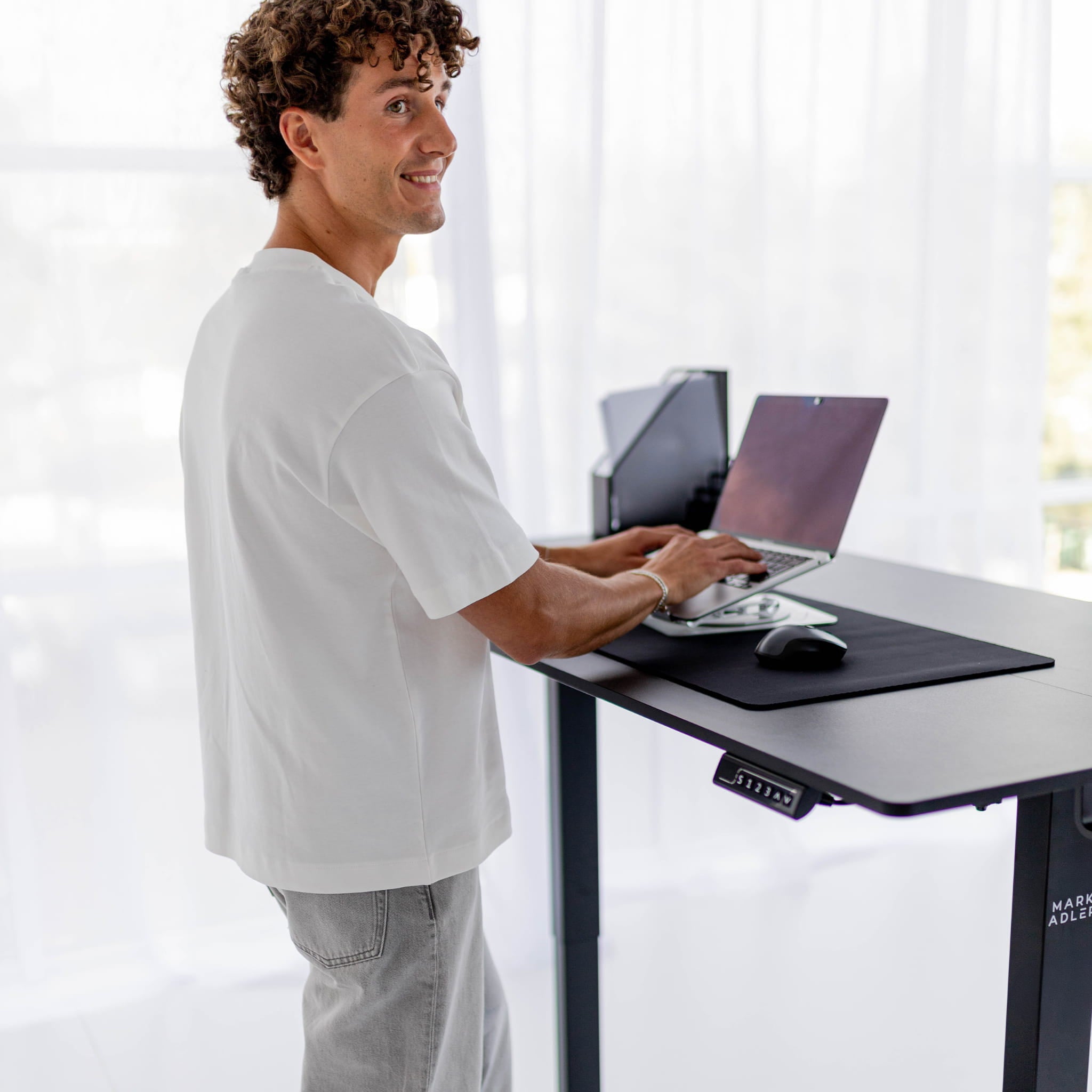 Mark Adler Leader 7.6 Black elektrisch verstelbaar bureau, 160 cm