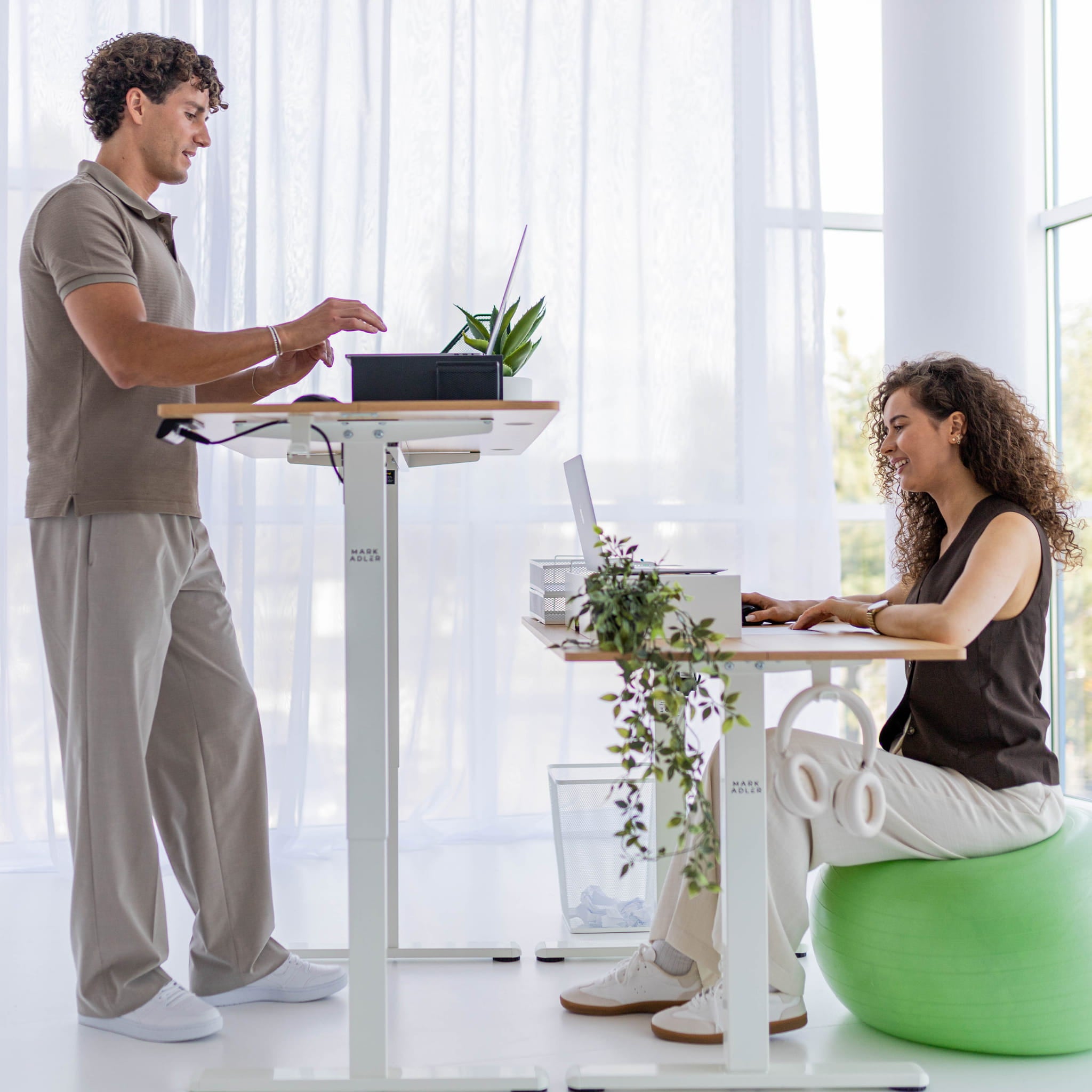 Mark Adler Leader 7.0 White elektrisch verstelbaar bureau, 120 cm
