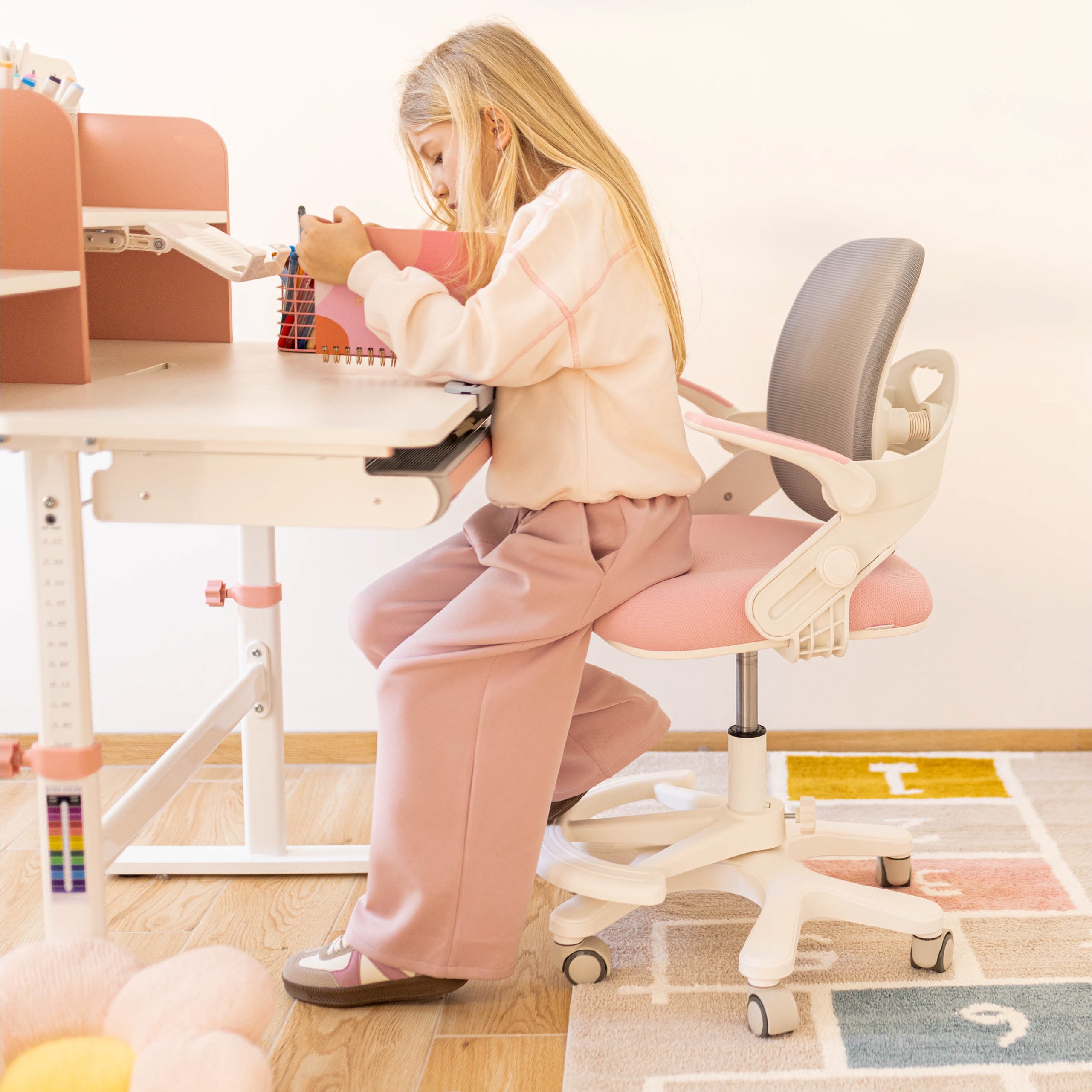 Bureaustoel voor kinderen Mark Adler Junior 4.3 Roze-grijs