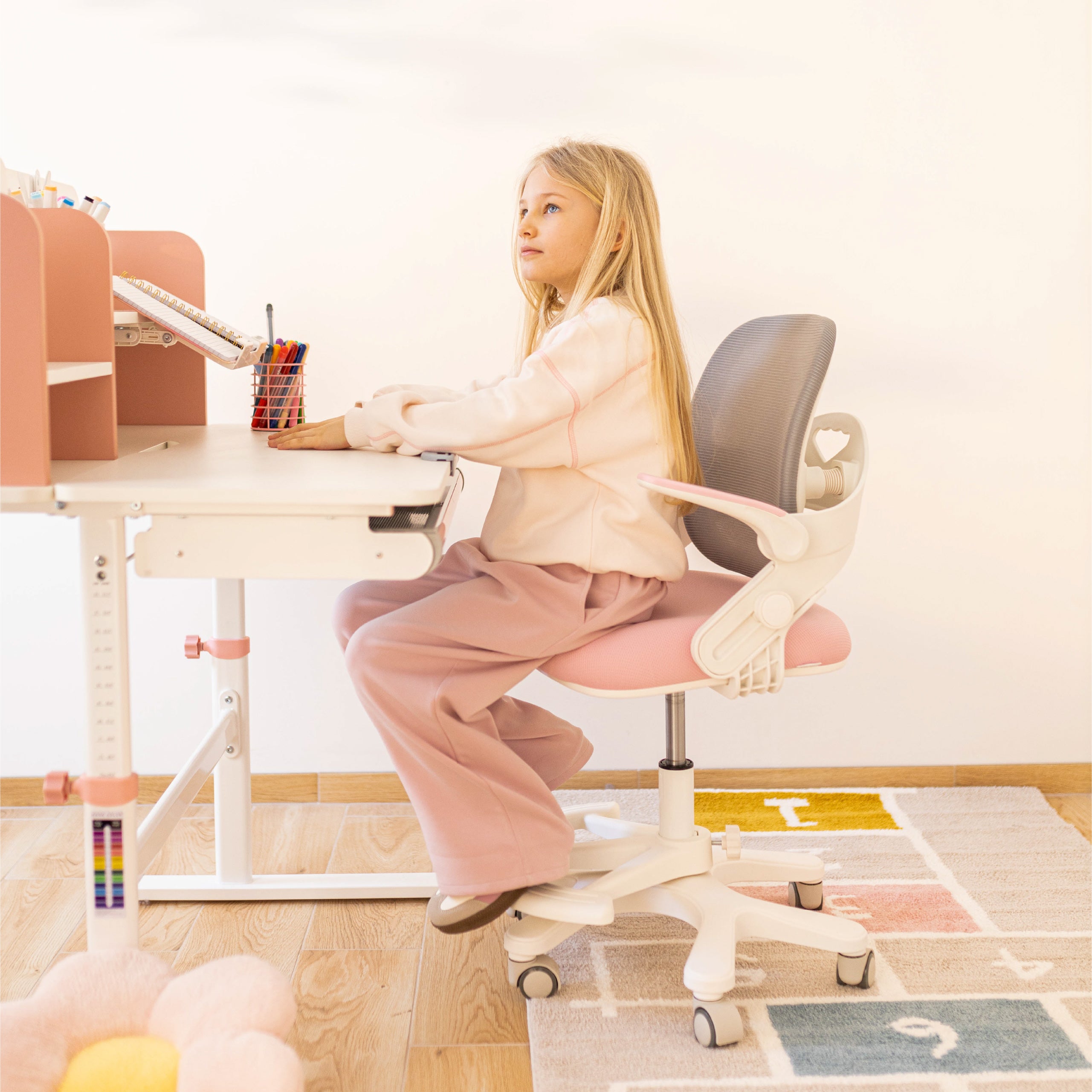 Ergonomisch bureau voor kinderen: Mark Adler Study 5.0 Pink 90 cm